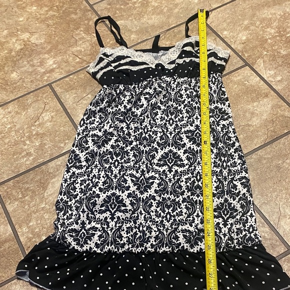 Chic Black and White Lace Chemise - Picture 8 of 8